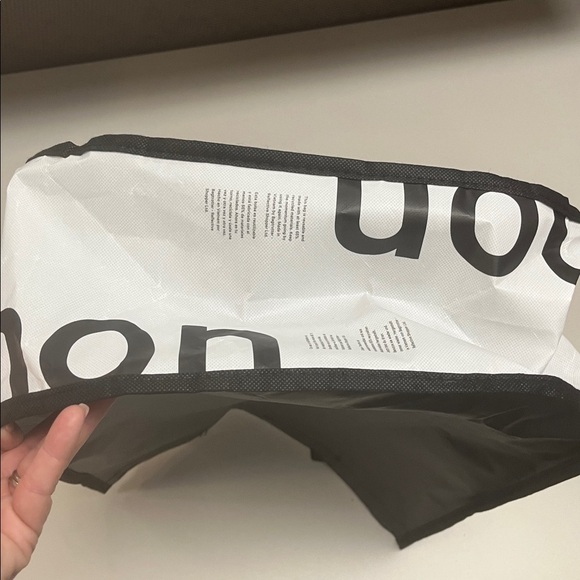 Lululemon large Black Tote Bag / barely used / preowned - Picture 3 of 5